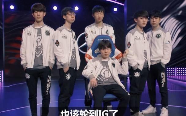 而是以